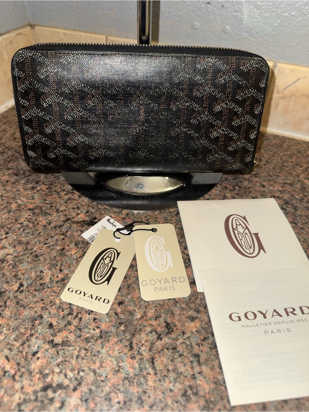 Goyard Matignon GM Zip Around Wallet with/COA and orig care cards AUTHENTIC✅ - Picture 7 of 14